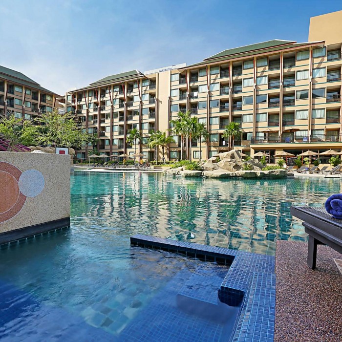 Deluxe Pool Access Room