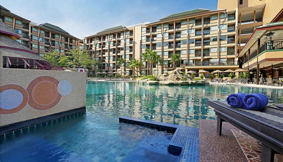 Deluxe Pool Access Room